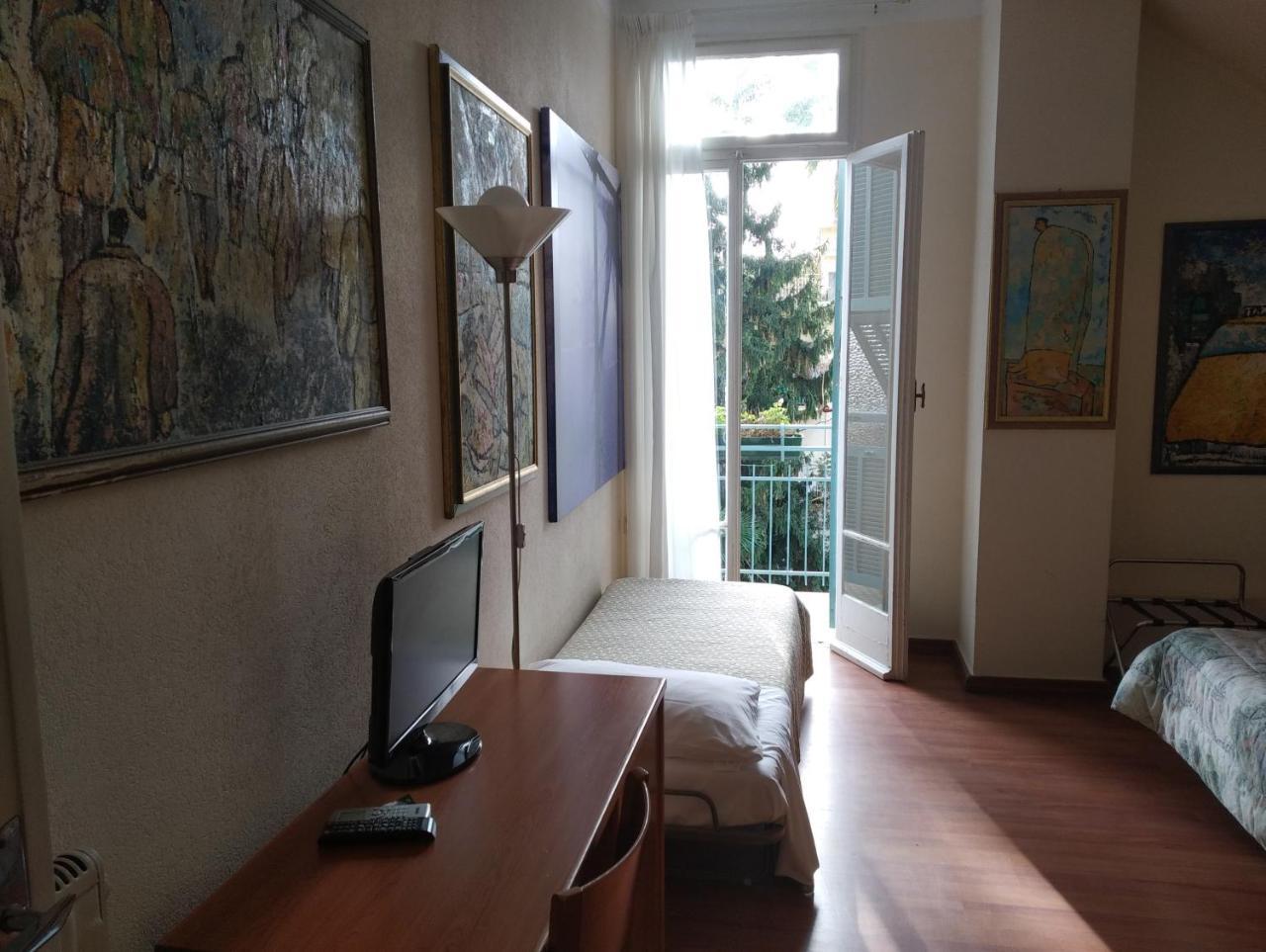 Hotel Lucciola Bordighera Ngoại thất bức ảnh