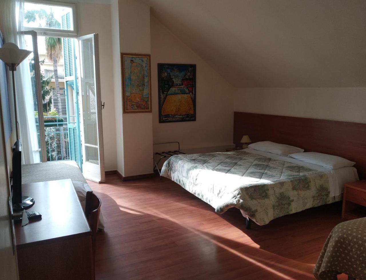 Hotel Lucciola Bordighera Ngoại thất bức ảnh
