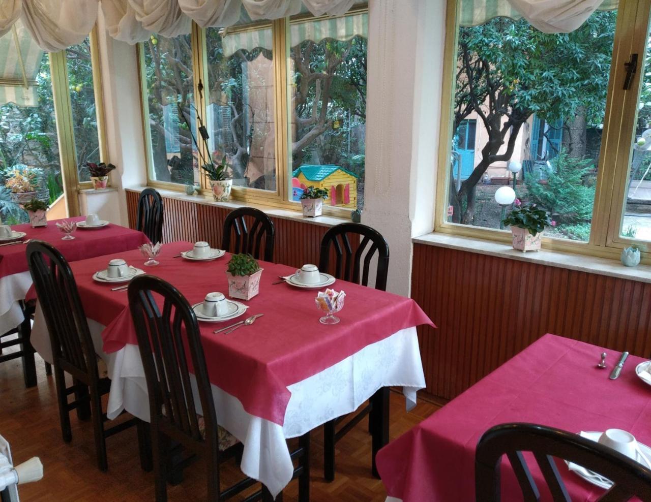 Hotel Lucciola Bordighera Ngoại thất bức ảnh