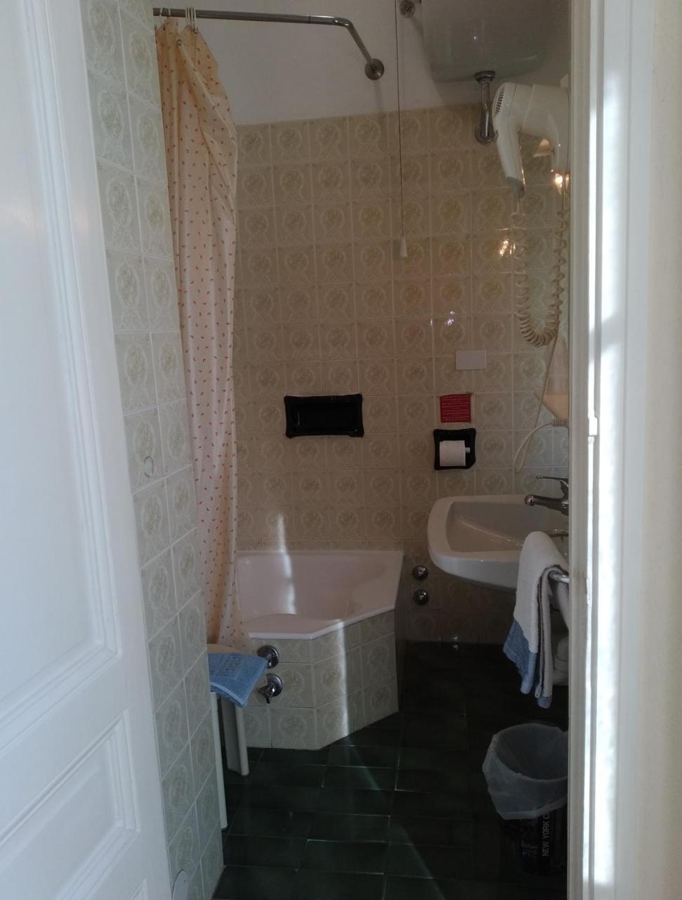 Hotel Lucciola Bordighera Ngoại thất bức ảnh